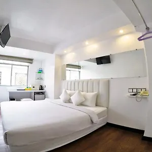 Clover Center Hotel