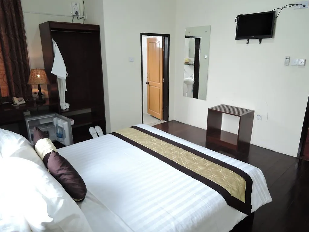 Aye Chan Thar Yangon 2*,